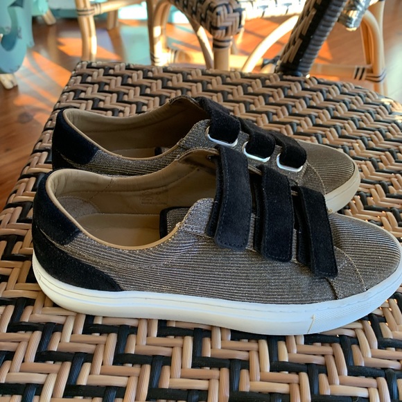 Sneaker!  Sporty metallic sneaker by Canal St Martin. - Picture 2 of 5